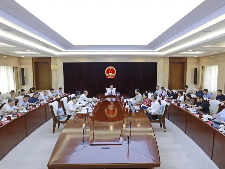 自治区人大常委会党组召开扩大会议