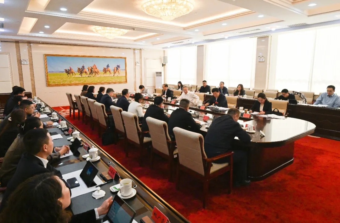 自治区人大常委会召开列席代表座谈会