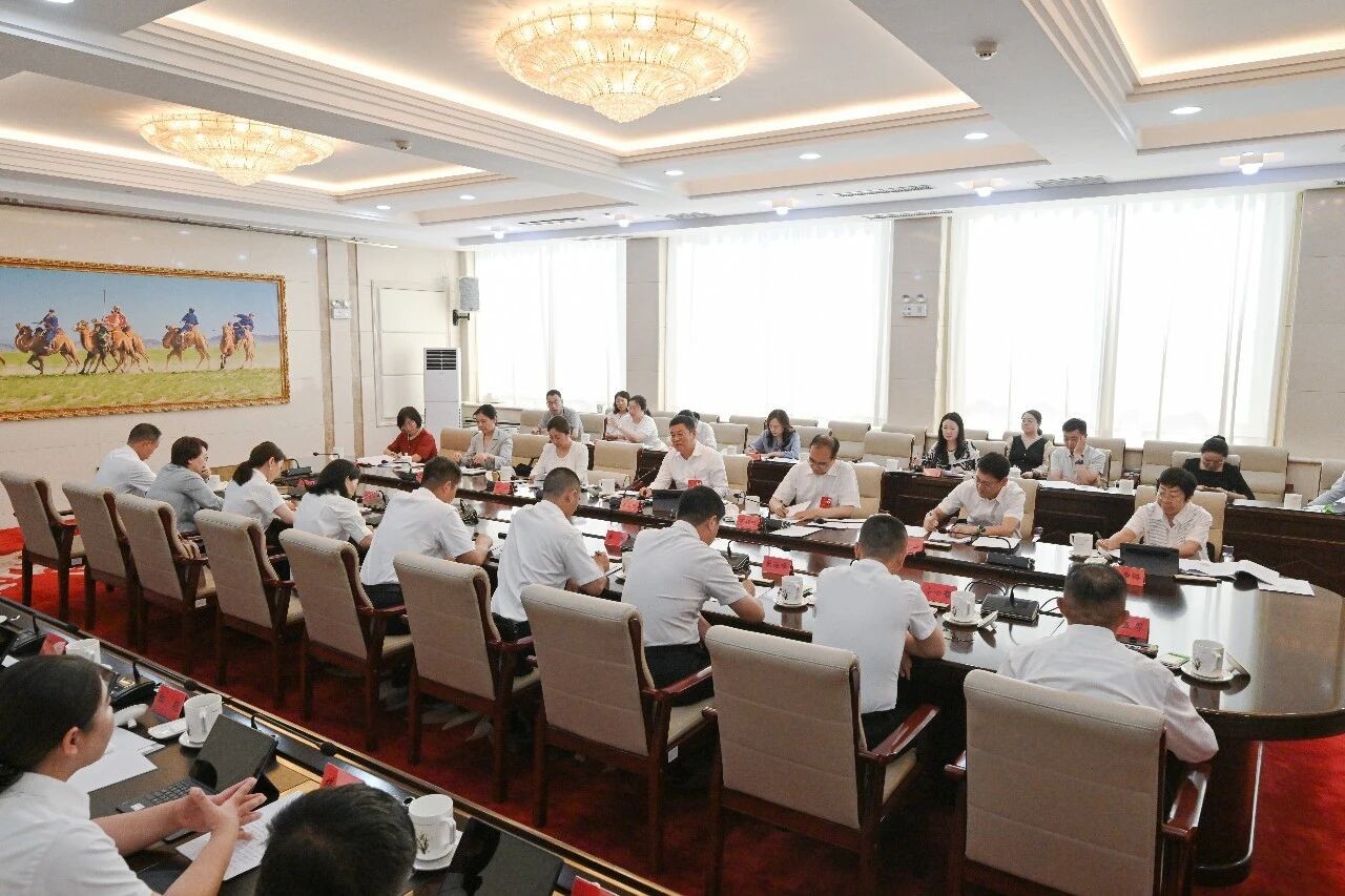 自治区人大常委会召开列席代表座谈会