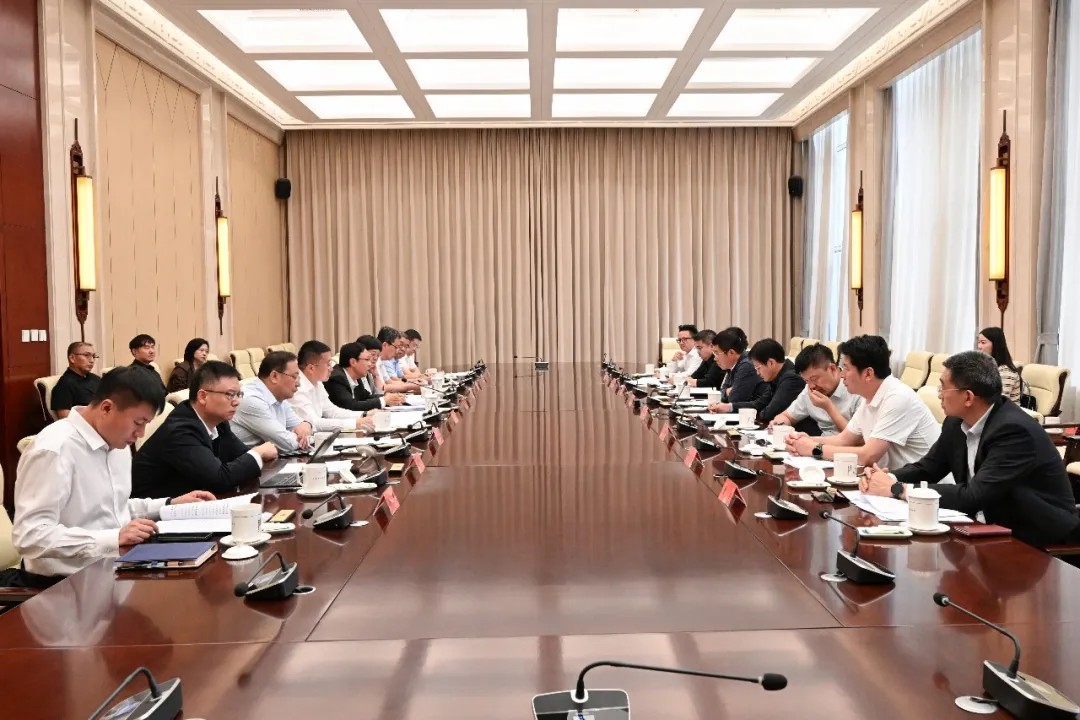自治区人大常委会组织部分全国人大代表、自治区人大代表开展专题调研